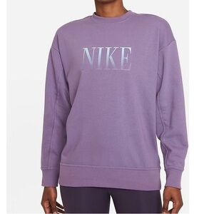 NIKE
Sportswear Essentials Women's Oversized Fleece Sweatshirt